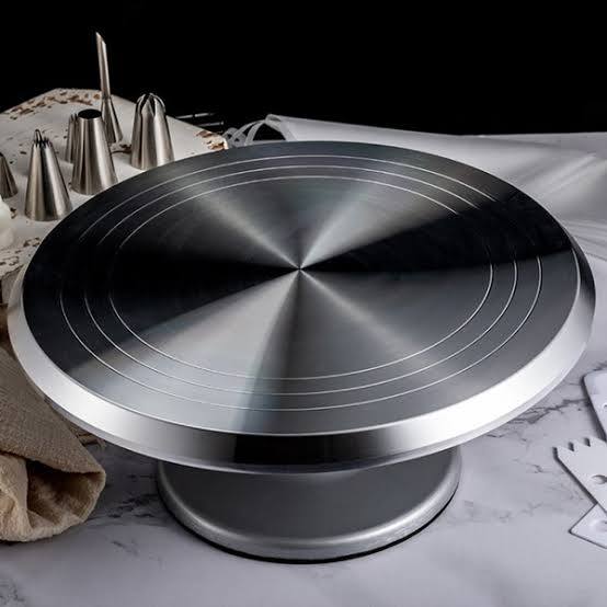 Cake rotating turntable
